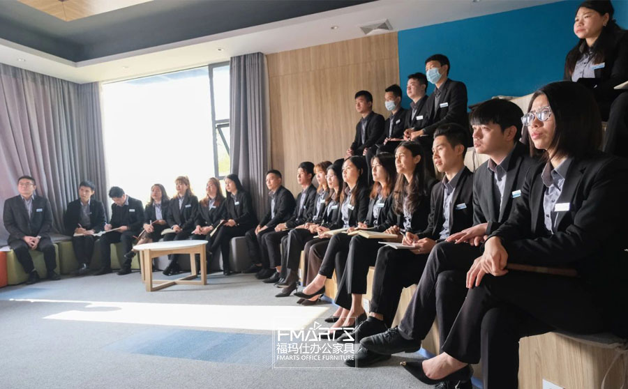 中山市?，斒思揖哂邢薰救w銷售人員總結會現場